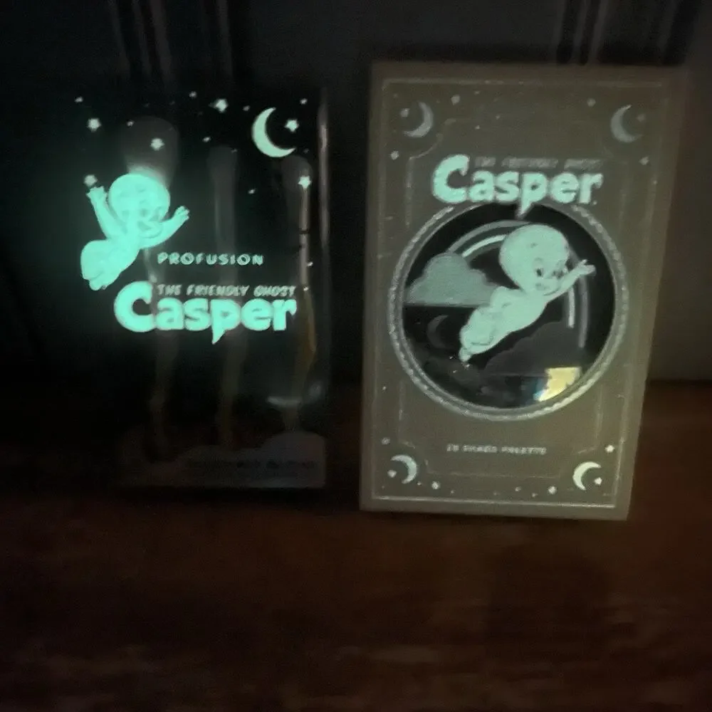 NEW Profusion Casper Friendly Ghost 28 Eyeshadow & Witch Broom Brush Set Glows